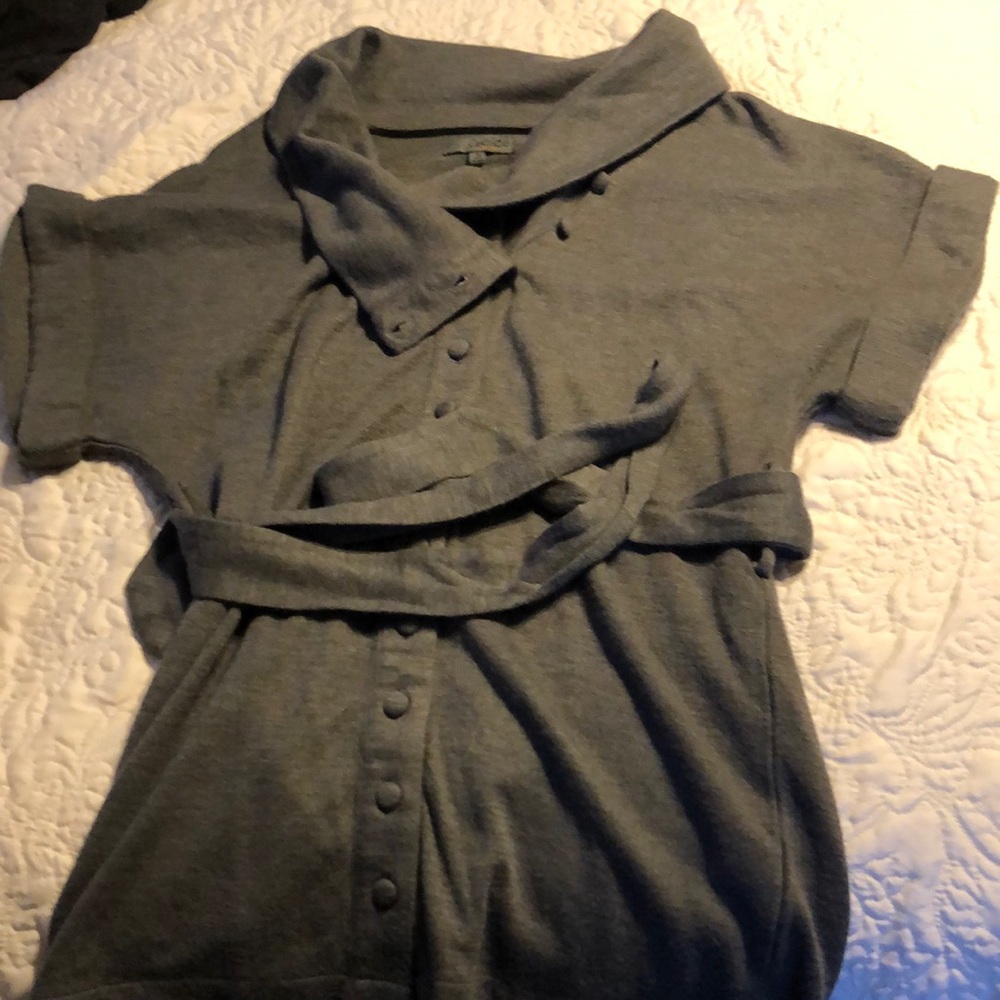 Gray short sleeve sweater